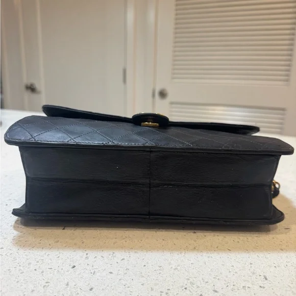 🛑 SOLD 🛑 Chanel Vintage Black Quilted Flap Shoulder Bag – Gold Chain Strap - Picture 13 of 17